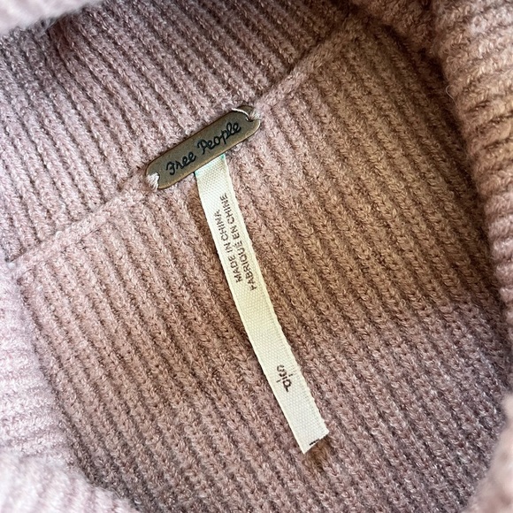 Free People Sweater Women’s Small Cozy Turtleneck Mauve Pink Oversized - Picture 4 of 7